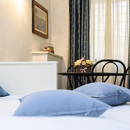 Apartment Julia Guesthouse โรม ภายนอก รูปภาพ