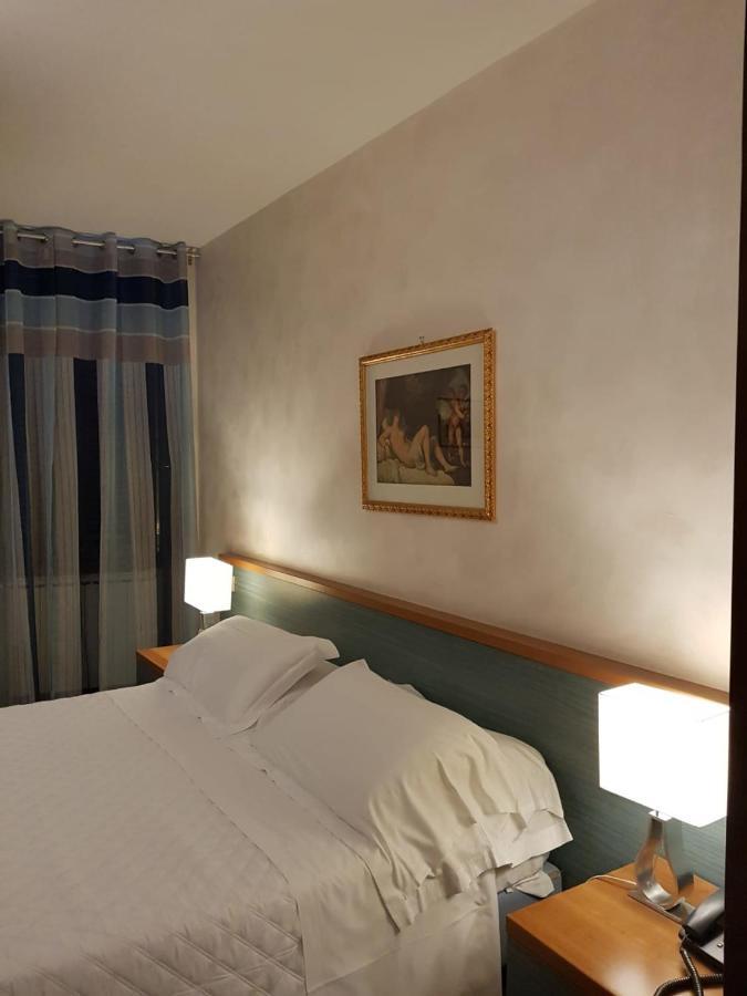 Apartment Julia Guesthouse โรม ภายนอก รูปภาพ