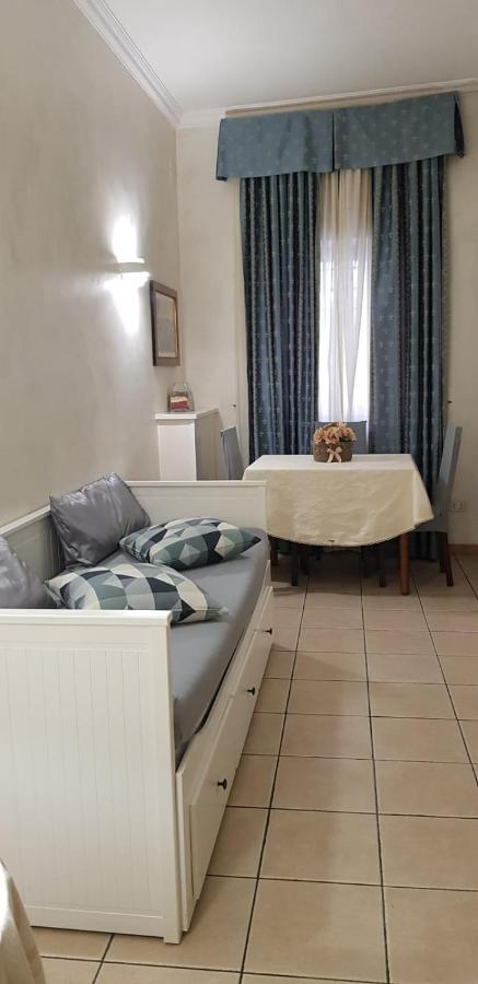 Apartment Julia Guesthouse โรม ภายนอก รูปภาพ