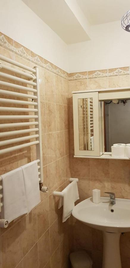 Apartment Julia Guesthouse โรม ภายนอก รูปภาพ