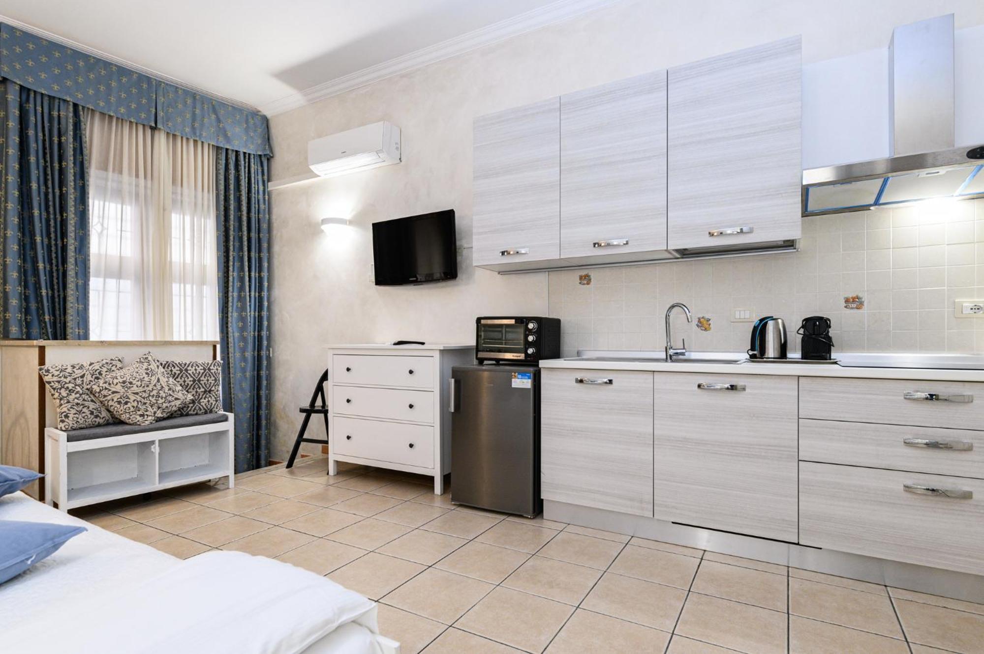 Apartment Julia Guesthouse โรม ภายนอก รูปภาพ